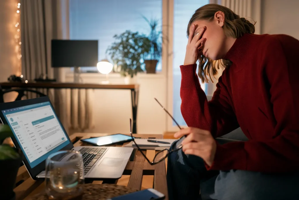 Turnover, absentéisme, tensions : quand appeler un cabinet QVCT ?